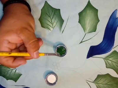Pintando listón y hojas de nochebuena, video 1