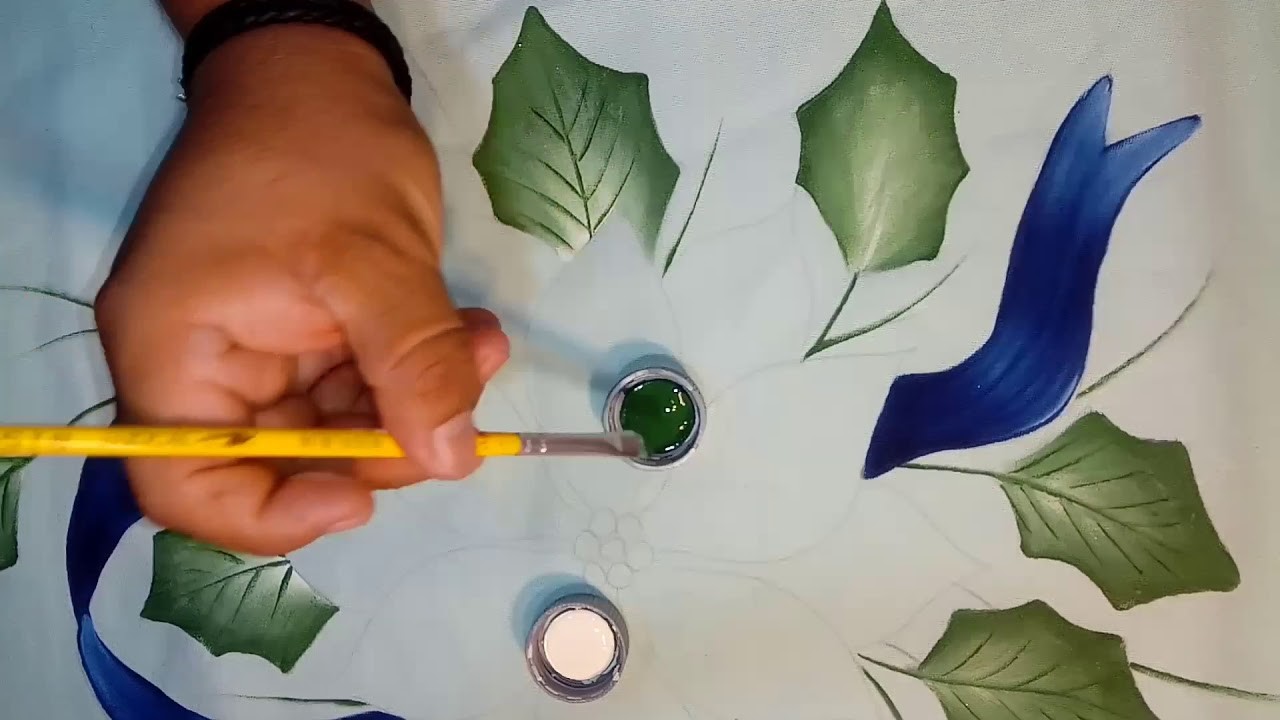 Pintando listón y hojas de nochebuena, video 1