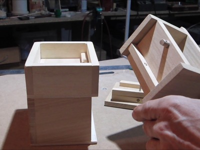 Caja de madera apertura y compartimento secreto