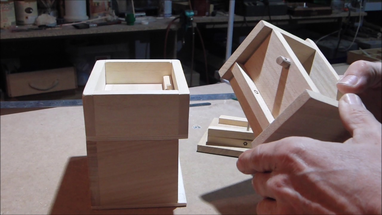 Caja de madera apertura y compartimento secreto