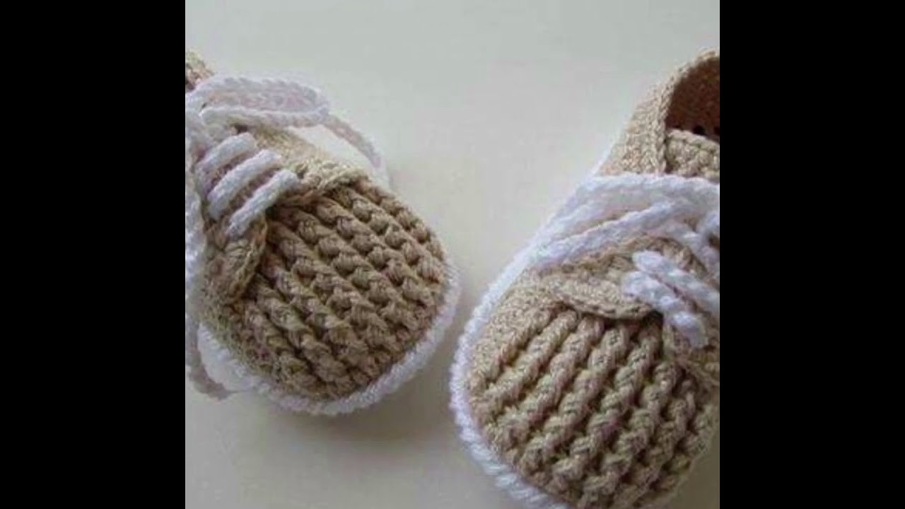 Modernos zapatitos tejidos a crochet para bebe en ganchillo