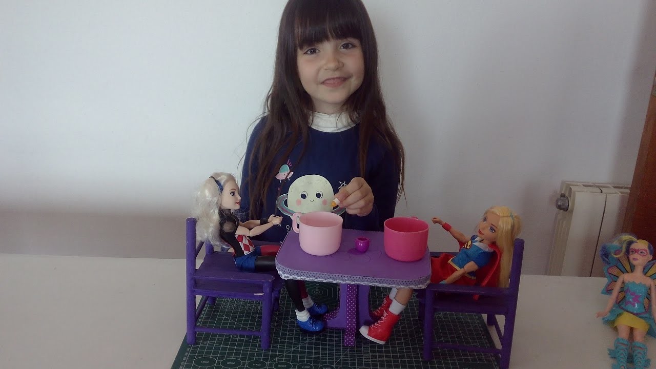 Como hacer una mesa para muñecas de foamy o goma eva