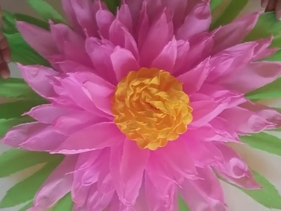 Flor "Margarita"  color rosa en papel crepe