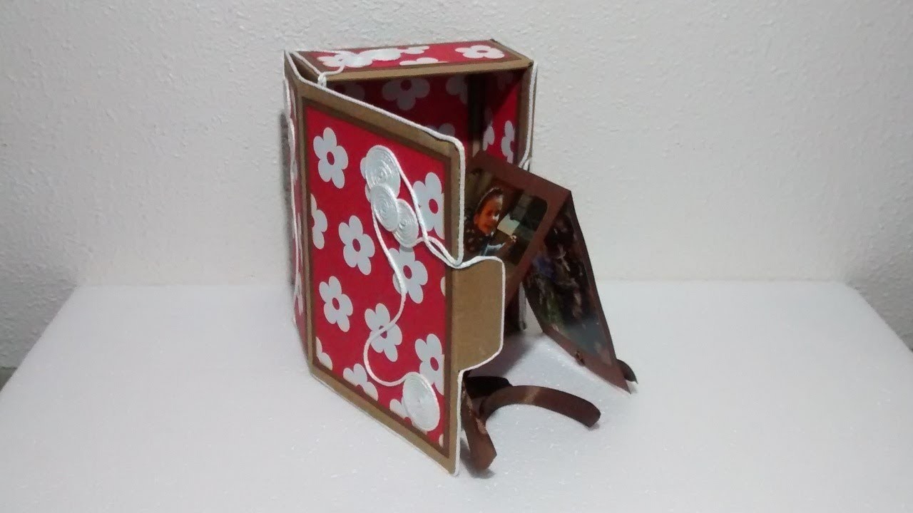 Caja carton reciclada con minialbum desplegable