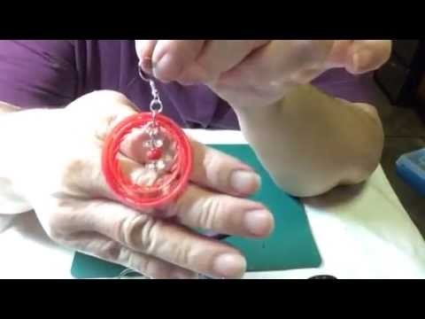 Aretes con aros plasticos reciclados y cuentas de color. - video # 22.