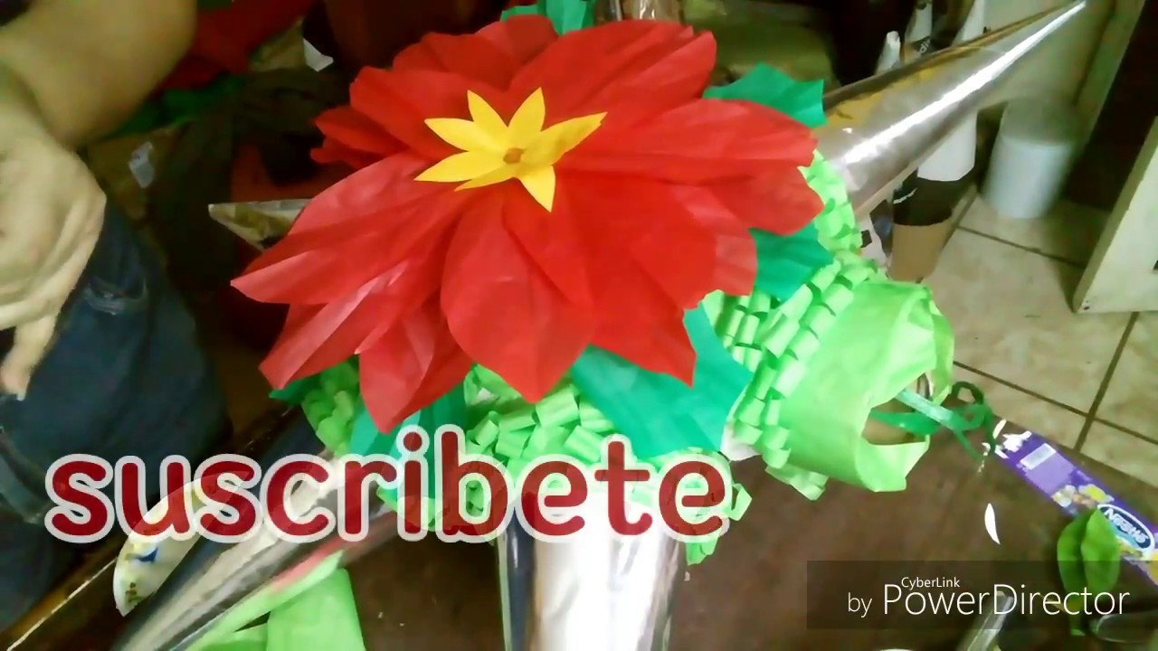 DIY  Decore una estrella navideña  con una flor de noche buena