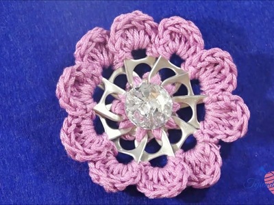 Flor de crochet con anillas de lata.crochet flower with pop tabs