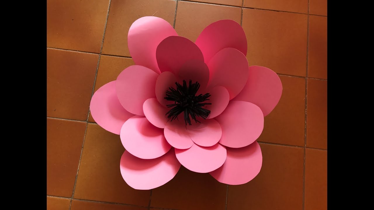 Flor grande 35 elaborada en cartulina Big flower made with paper