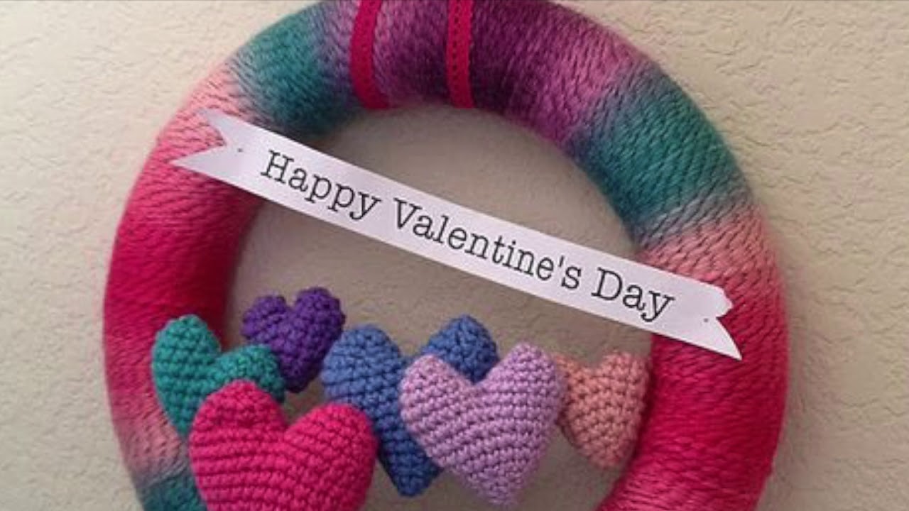 DIY ideas for Valentine's Day Wreaths. Ideas de coronas para   San Valentín
