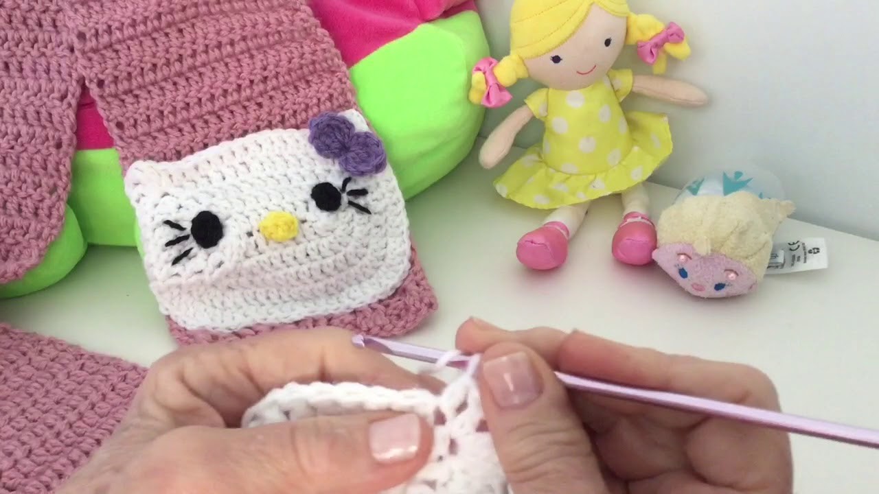 Bufanda para niña con bolsillos de Hello Kitty en crochet (paso4de6)