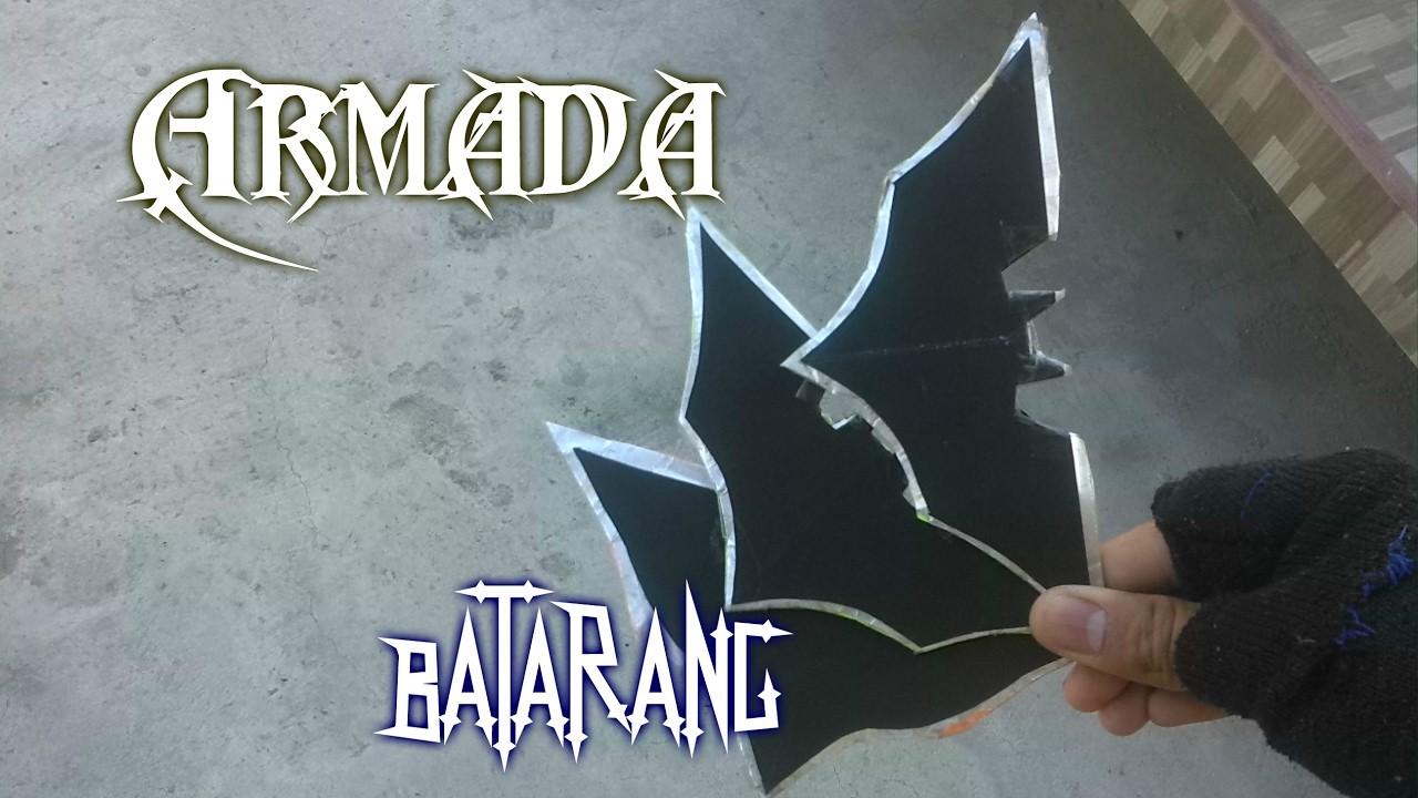 Fuera de Linea _Armada_ Batarang. de Batmam de carton