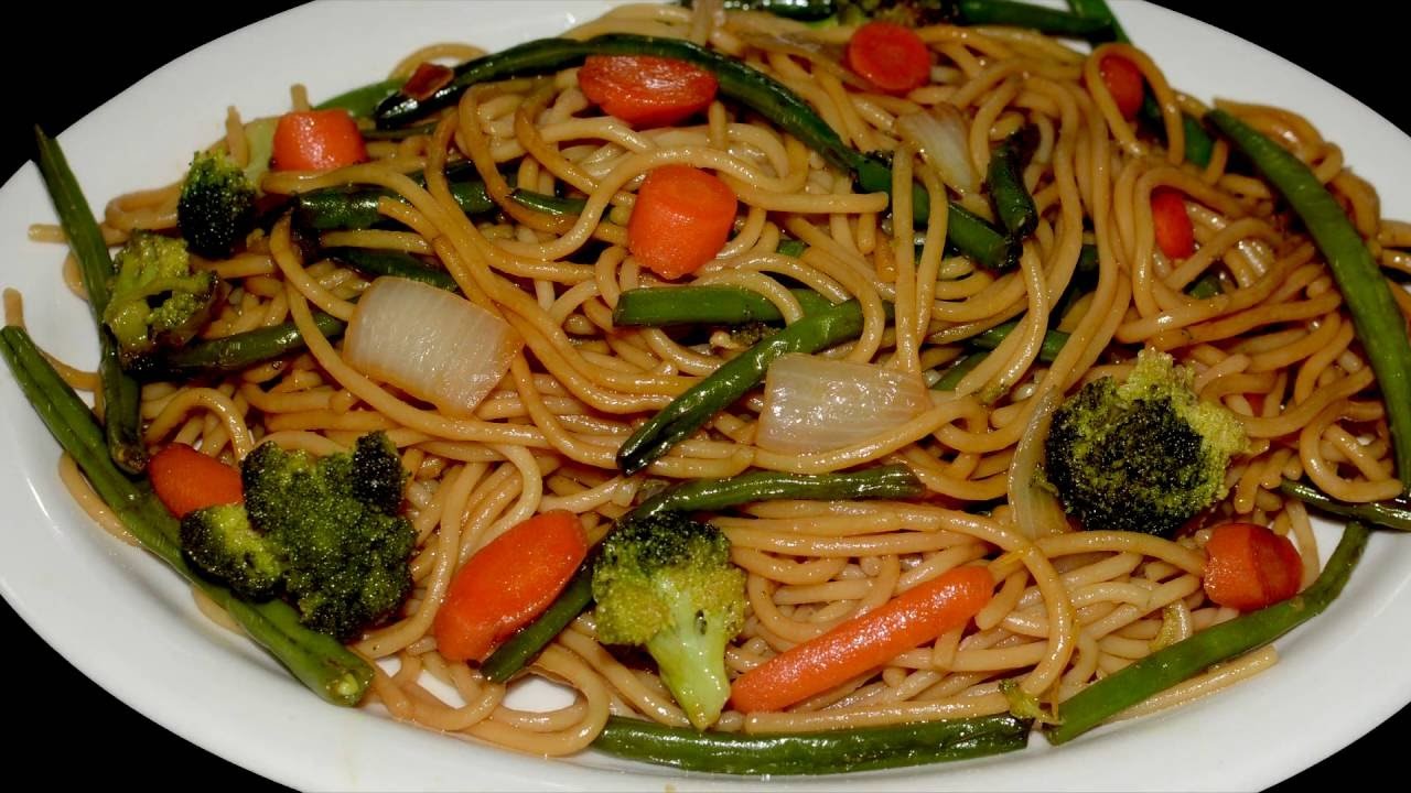 Espaguetis chinos vegetarianos. Comida China