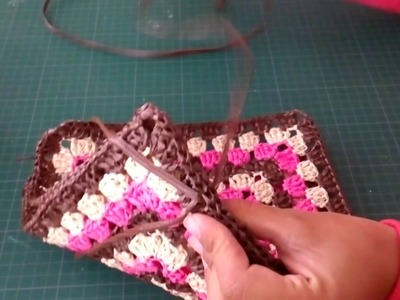 Bolsa de rafia tejida con cuadrados de crochet o ganchillo parte 1