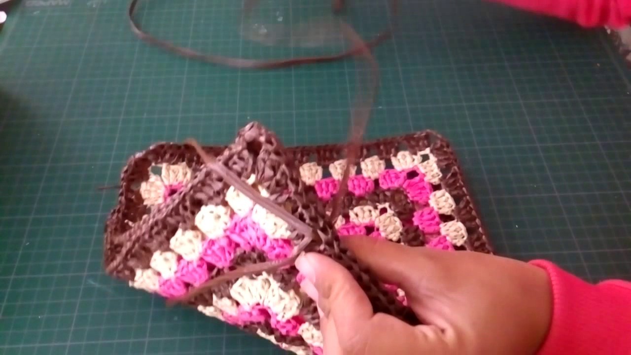 Bolsa de rafia tejida con cuadrados de crochet o ganchillo parte 1