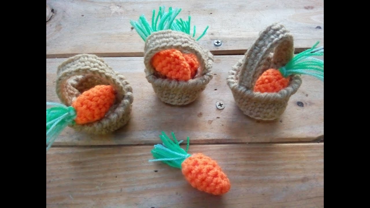 Canasta con zanahorias tejidas a crochet " Especia
