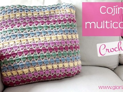 Cojín de ganchillo multicolor. Colorful crochet cushion
