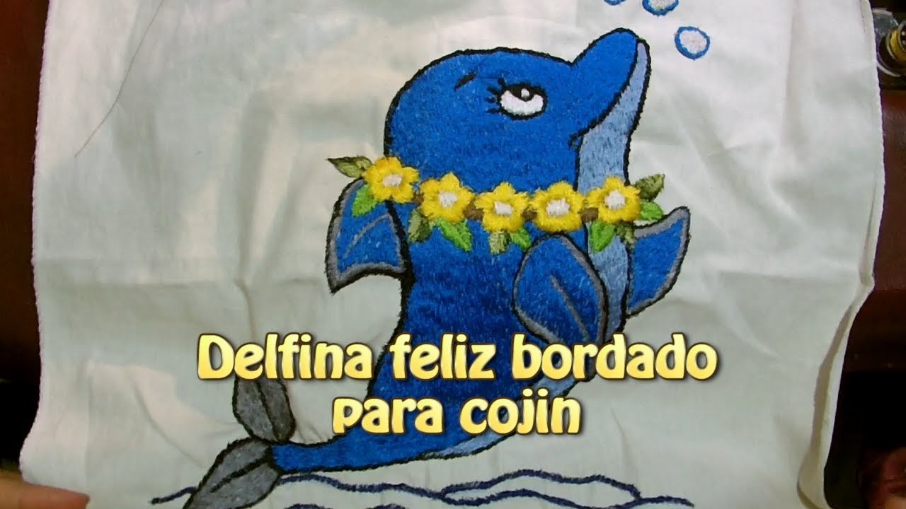 Delfina feliz bordado para cojin |Creaciones y manualidades angeles
