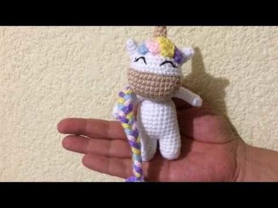 Llavero unicornio tejido a crochet con técnica amigurumi