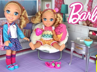 Abriendo Juguetes de Barbie Club Chelsea - Set de Escuela y Pijamada - Rutina Matinal