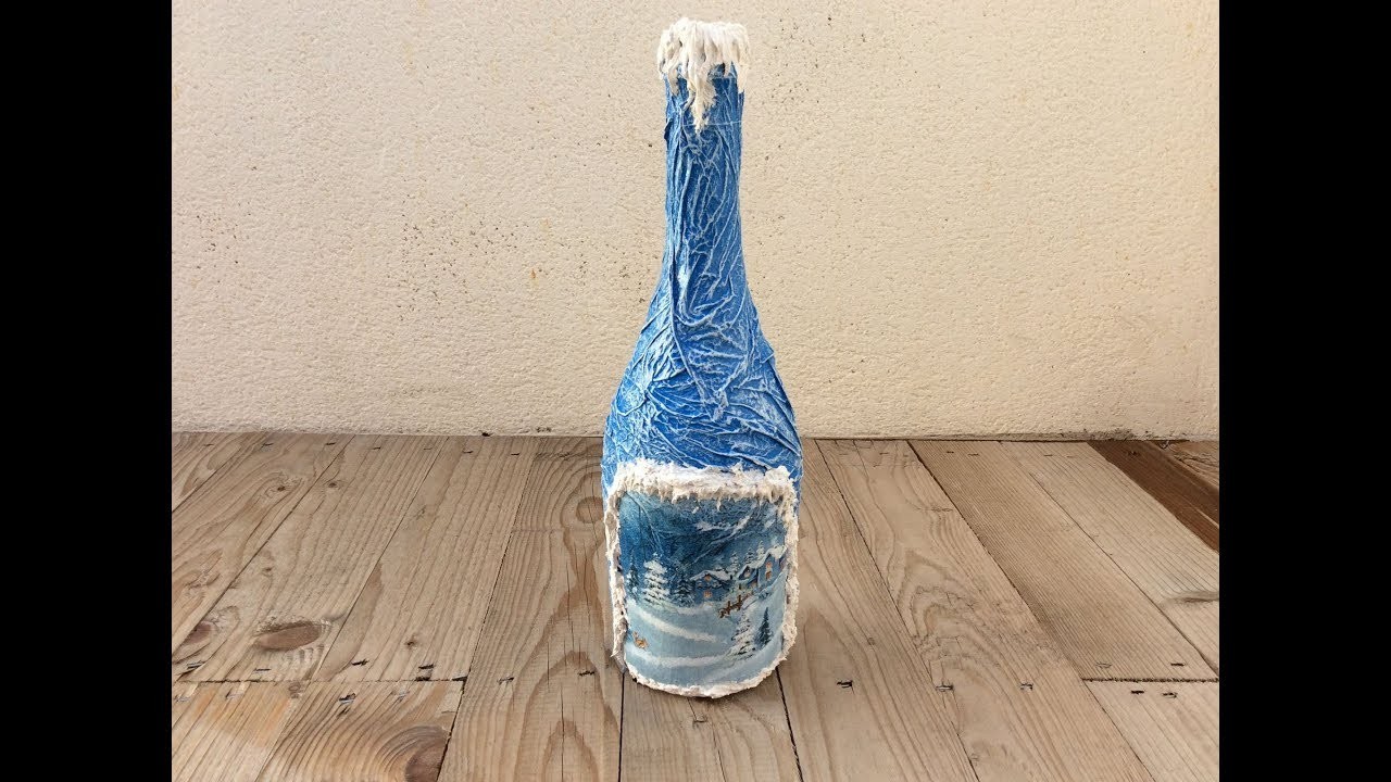 Botella de navidad reciclada y decorada con decoupage