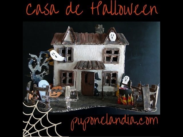 Casa de Halloween hecha con cartón