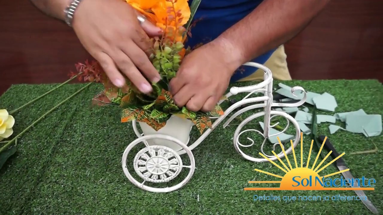 Crea un arreglo floral utilizando una bicicleta como base
