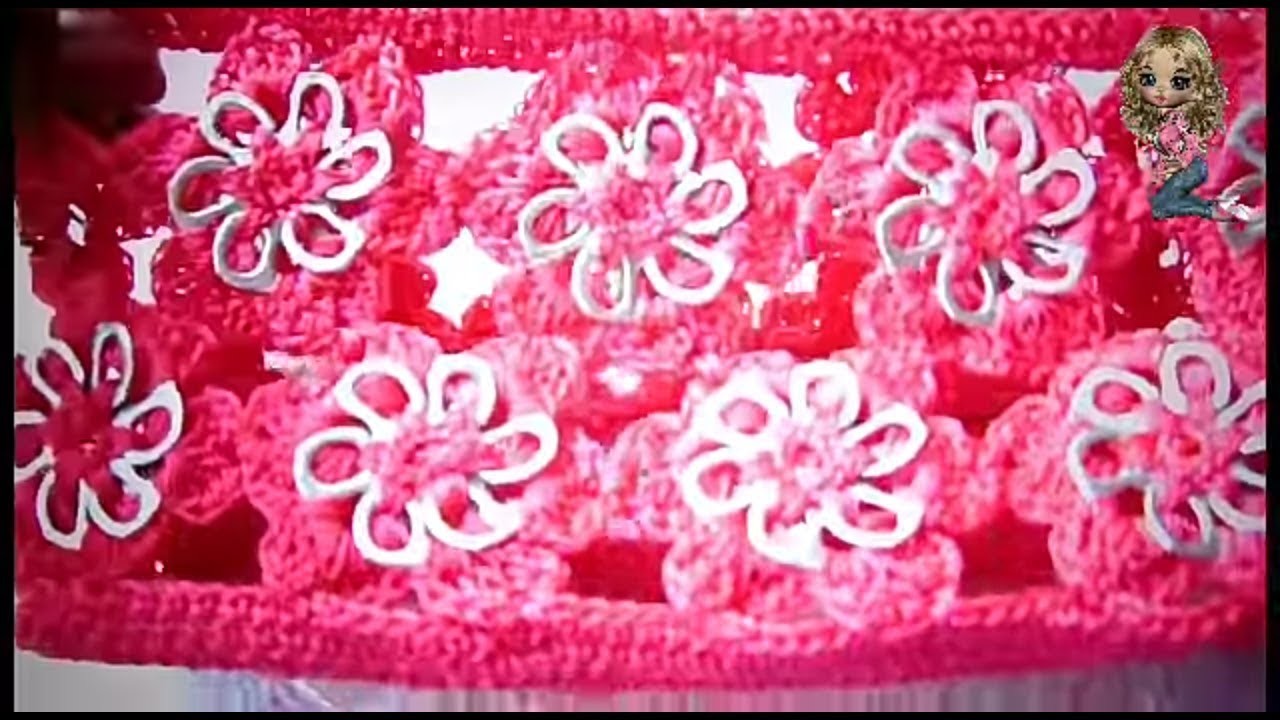Bolsita a crochet con flores tejidas con anillas.
