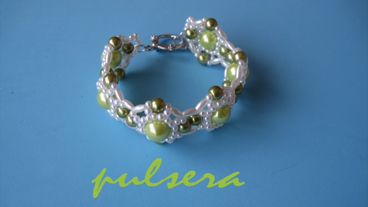DIY - Pulsera con perlas verdesDIY - Bracelet with green pearls