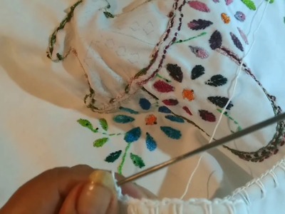 Mantel con Bordado Fantasia y Crochet Parte 1