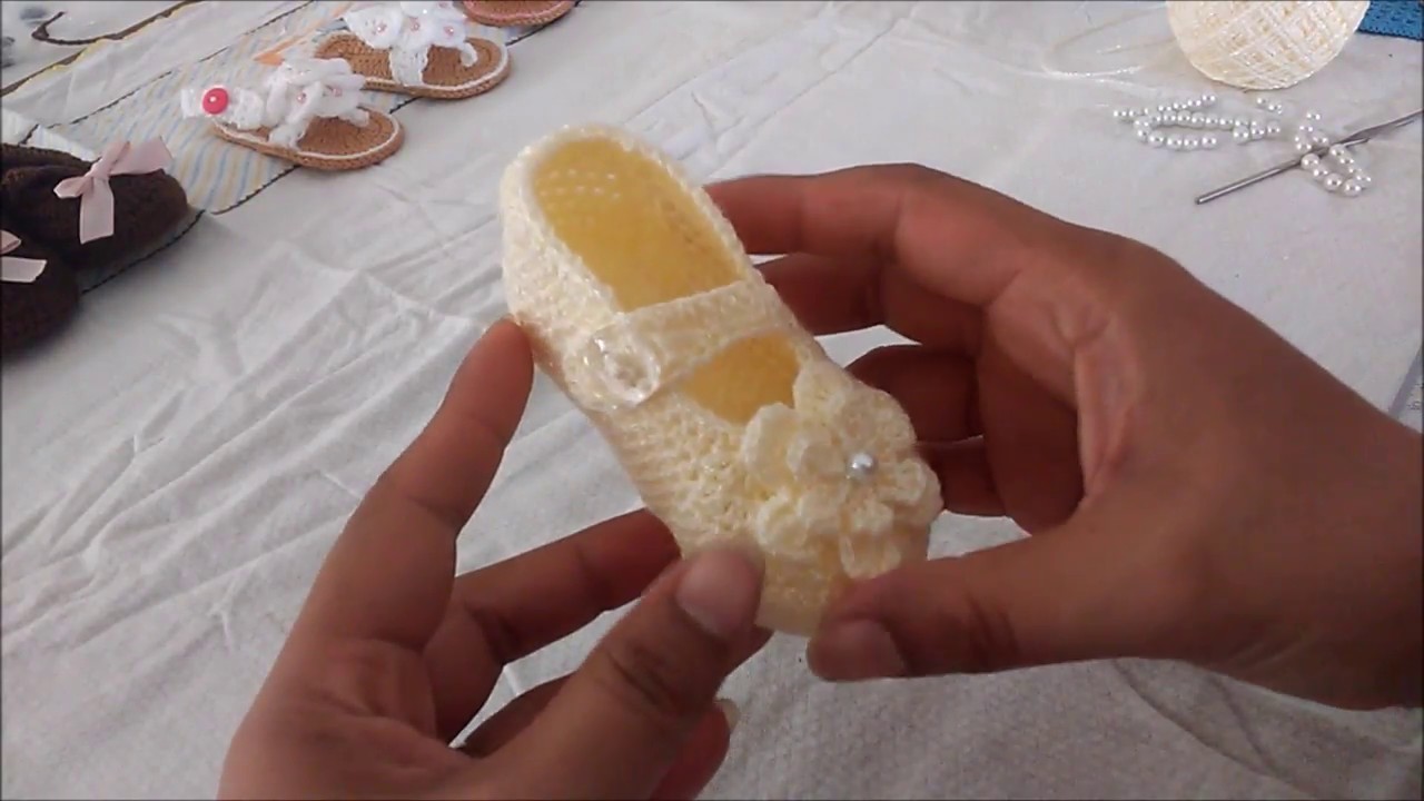 Zapatitos tejidos para bebé paso a paso (color beige)