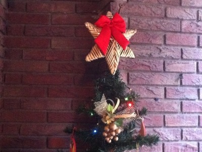 Estrella para el árbol de Navidad con tubitos de papel de periódico