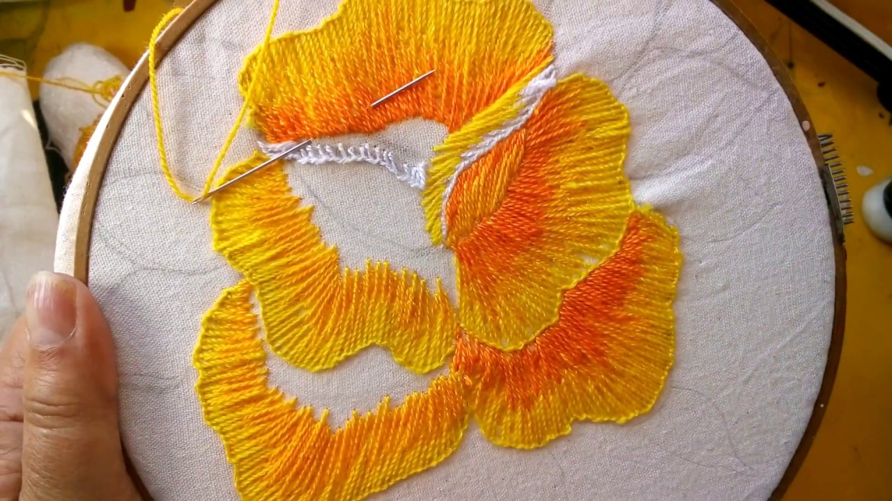 Bordando pensamiento amarillo Sonia R.A.