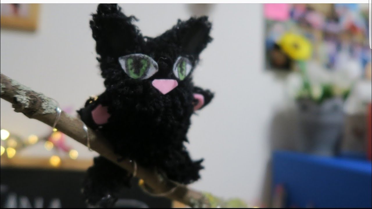 ¿Qué hacer con pompones?: tutorial gato negro
