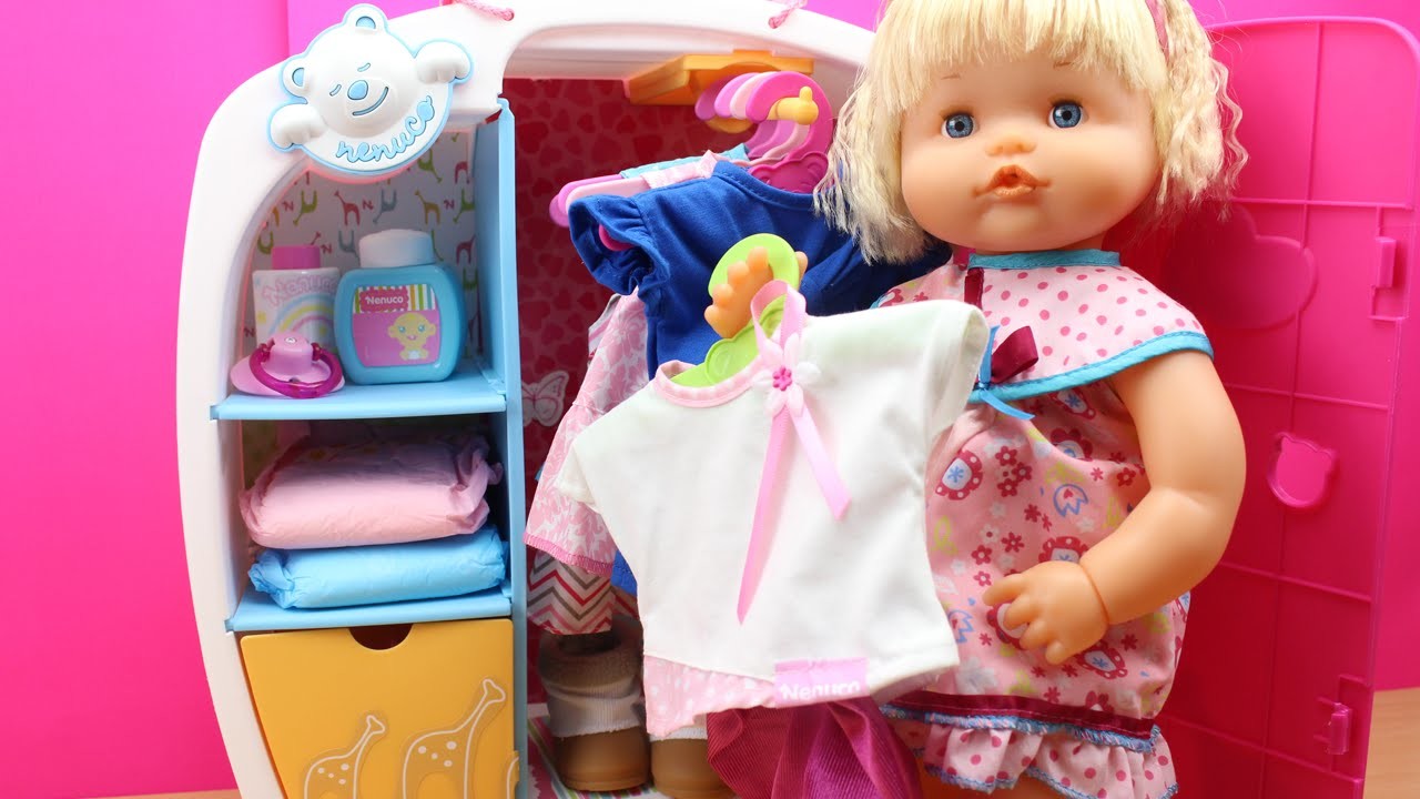 Ropa y accesorios para Bebé Nenuco en español | Colocamos la ropa nueva de Daniela en el armario