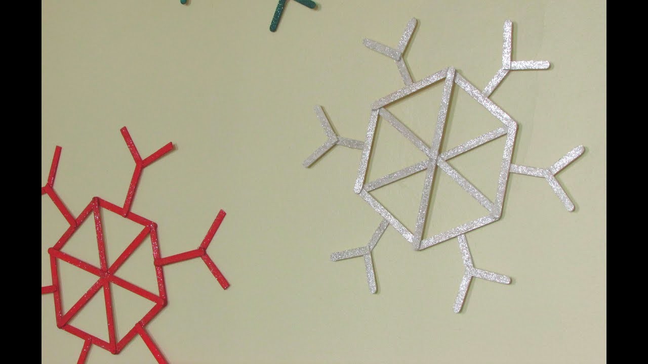 Manualidades Navideñas: Copos de nieve con palitos de helado para la pared
