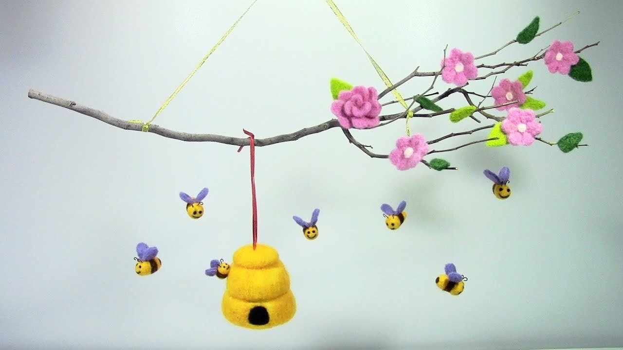 Móvil de abejas con lana fieltrable. mobile of bees with felting wool