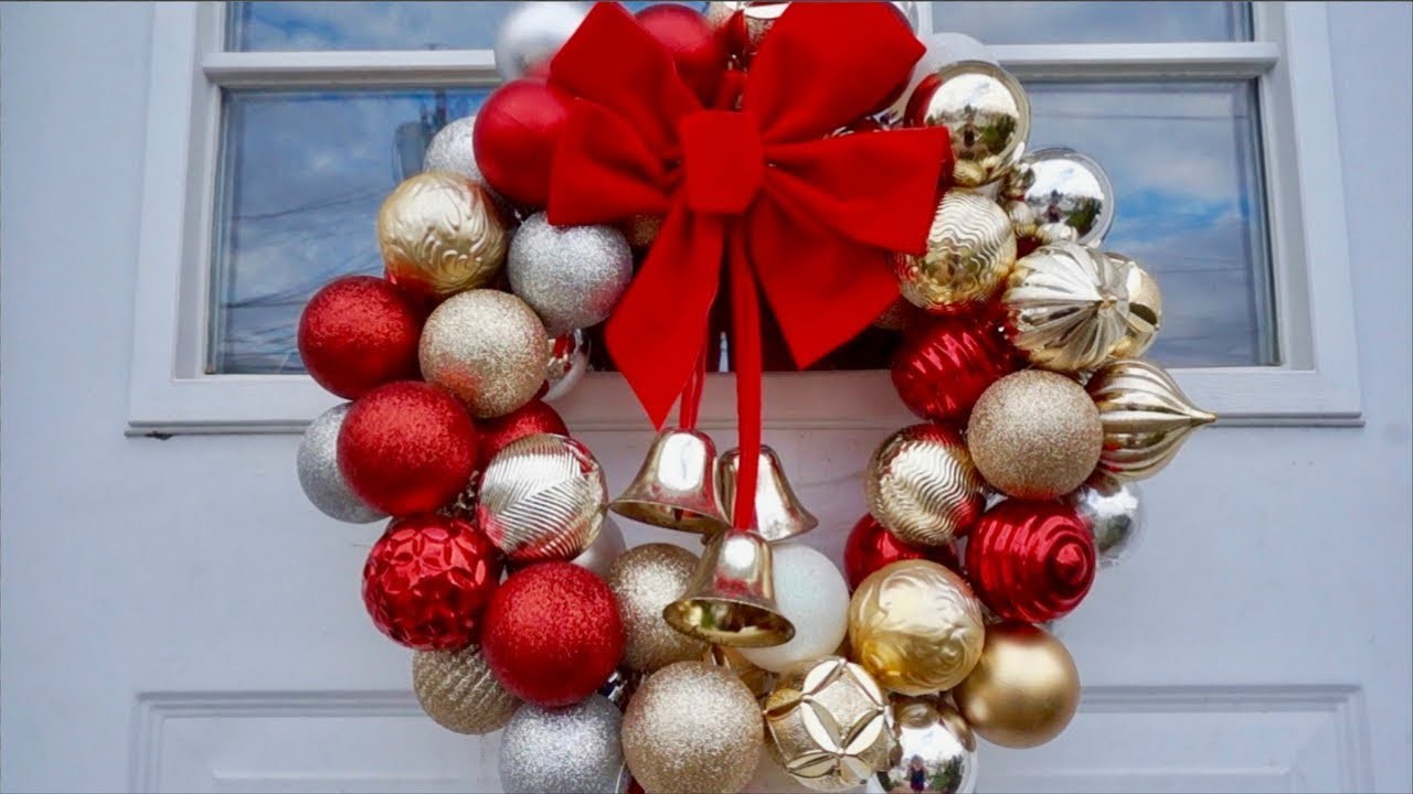 Decoraciones De Navidad | Como Hacer Corona De Esferas | Coronas Navideñas Para La Puerta