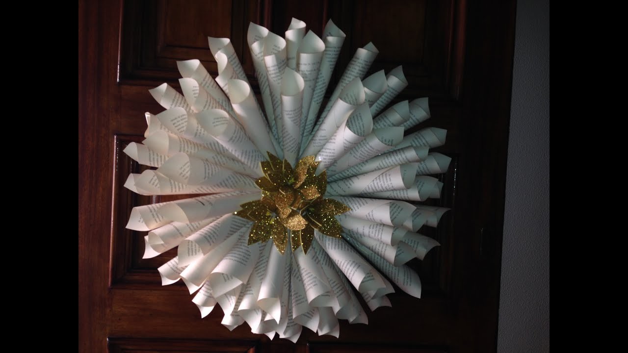 Corona de navidad-Christmas wreath made with books