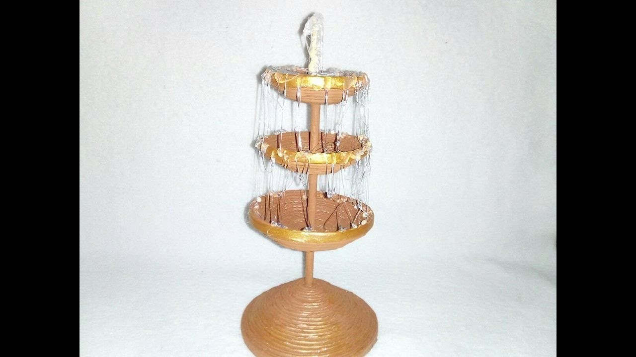 Fuente de Agua con Papel Periodico