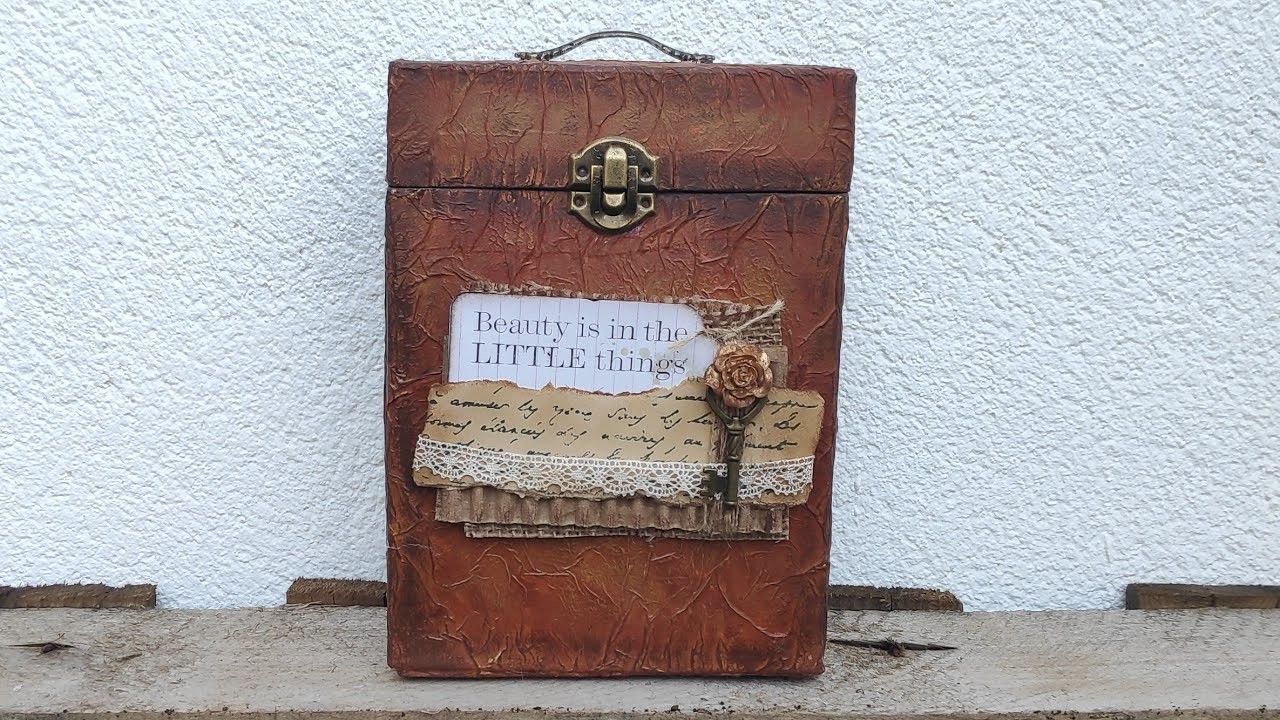 Caja de cartón reciclada estilo vintage con falso cuero