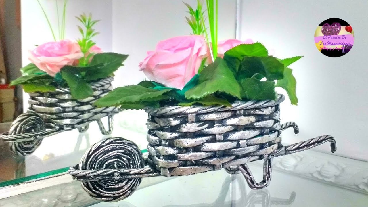 Carretilla decorativa de papel periódico con su arreglo floral | Epdlm