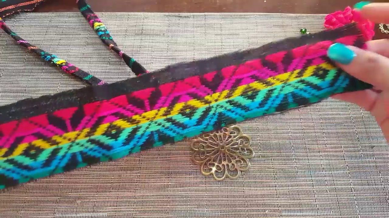 Collar mexicanisimo hecho con tela de cambaya