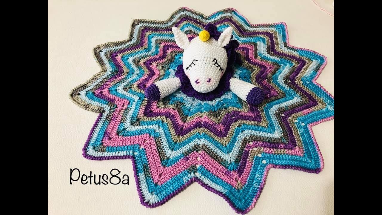 Manta de apego para bebe unicornio, tejida en crochet, amigurumis by Petus