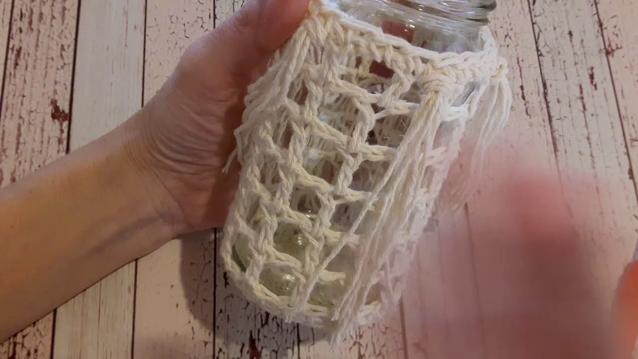 Funda para frasco al crochet con flecos