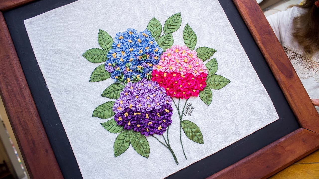 Bordado a mano : Hortensias. hand embroidery Ribbon hydrangea flowers.