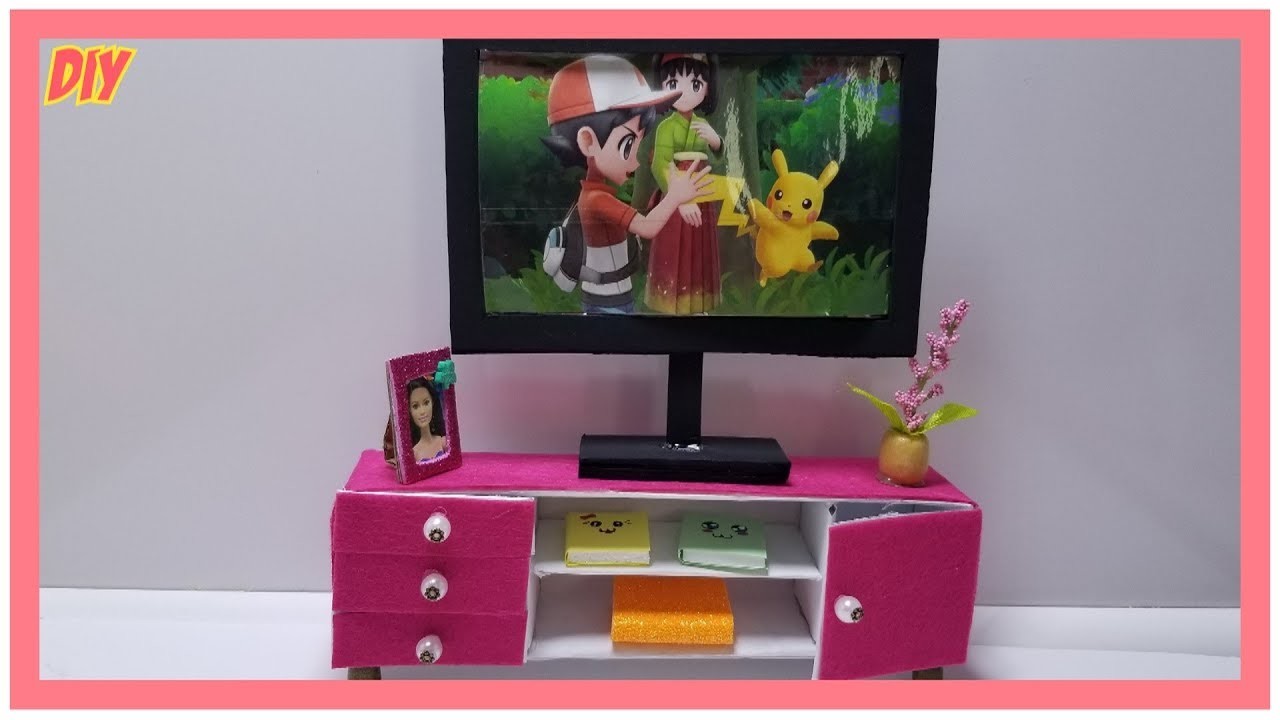 Televisor con su mueble para barbie. rack y tv para muñecas.Doll TV, Remote & Stand for dolls