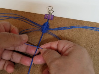 DIY: Bracelet with waxed thread (2)