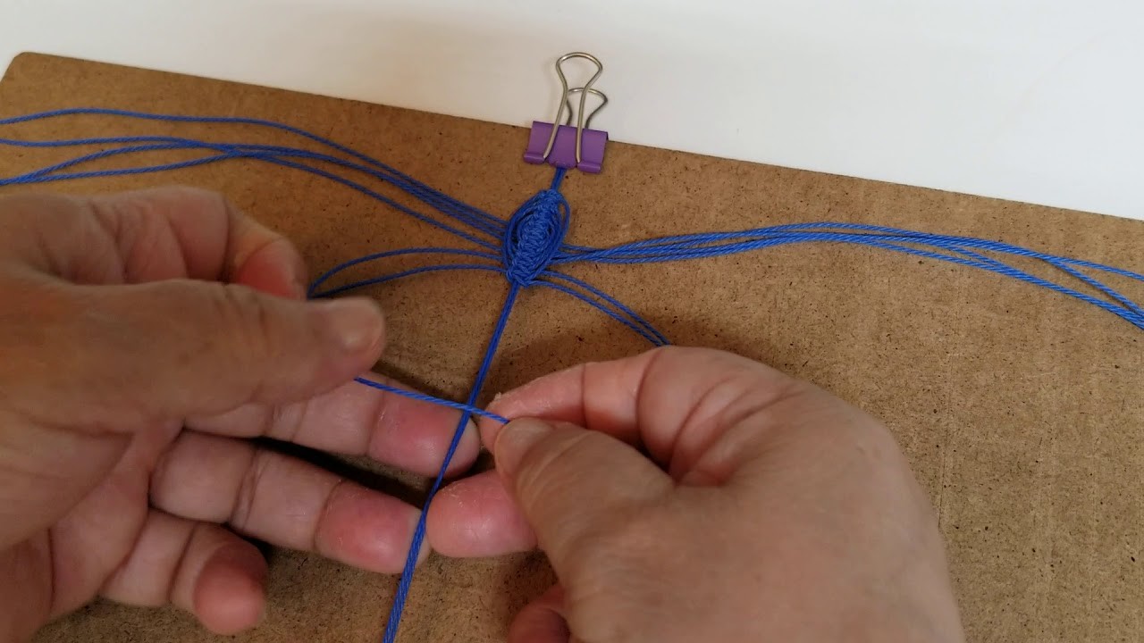 DIY: Bracelet with waxed thread (2)