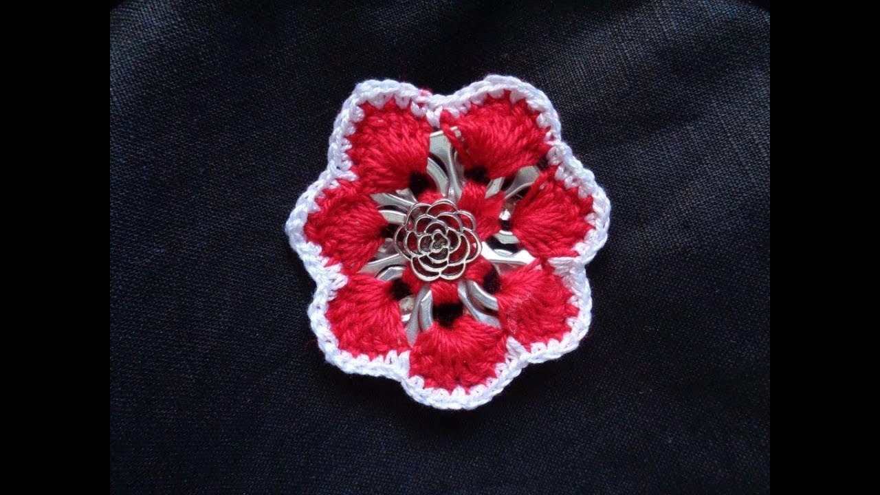 Broche rojo flor con anillas de lata