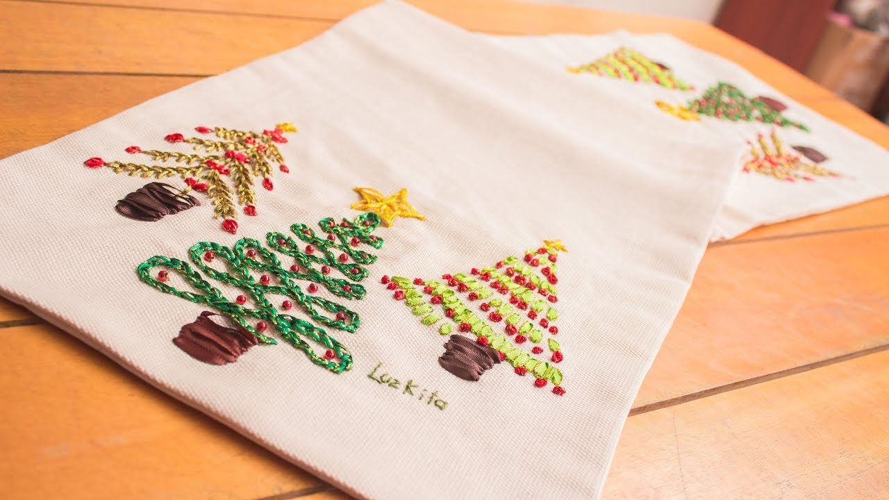 CAMINO DE MESA NAVIDEÑO.muy fácil de hacer. 3 árboles de navidad diferentes bordados a mano